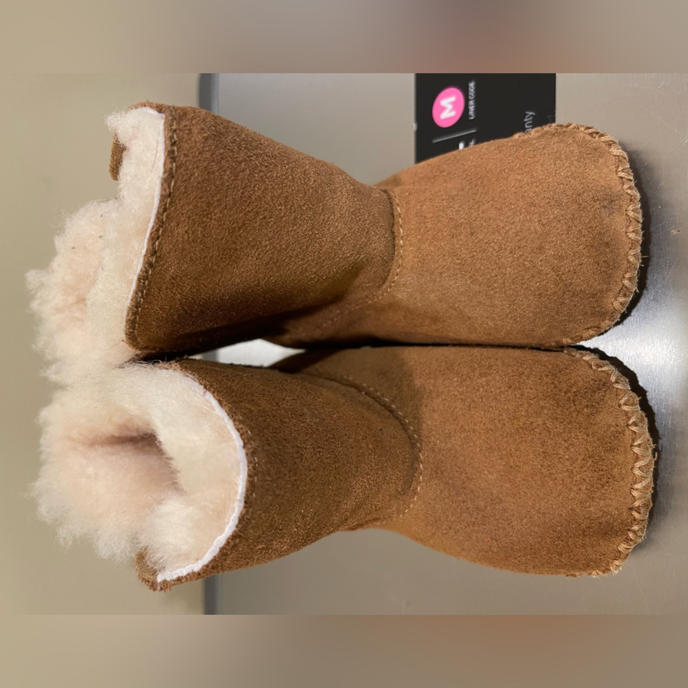UGG Brown suede baby booties with fur lining. Size 4/5.